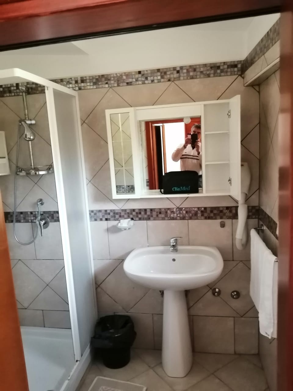 Family Bungalow | Bathroom | Shower, rainfall showerhead, free toiletries, hair dryer