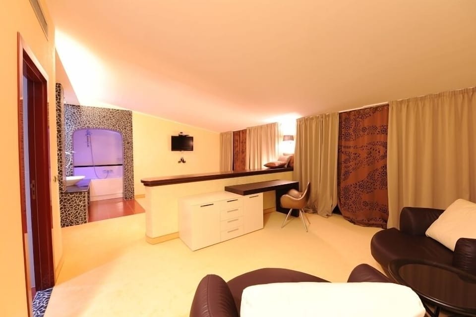 Suite | Living room | LCD TV