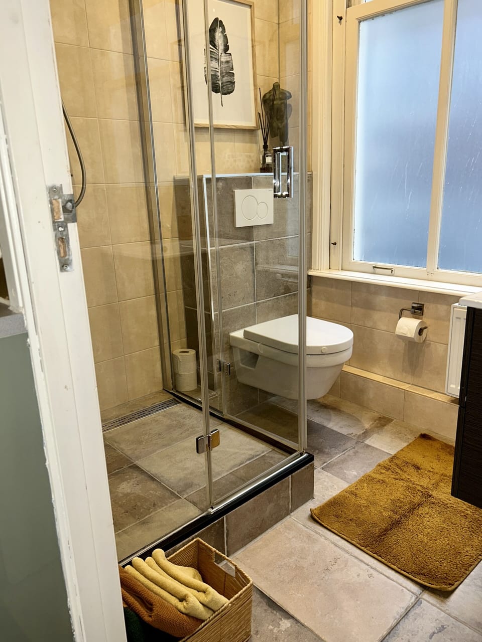 Deluxe Double Room | Bathroom | Shower, free toiletries, hair dryer, towels