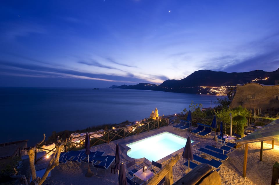 Seasonal outdoor pool, pool umbrellas, sun loungers