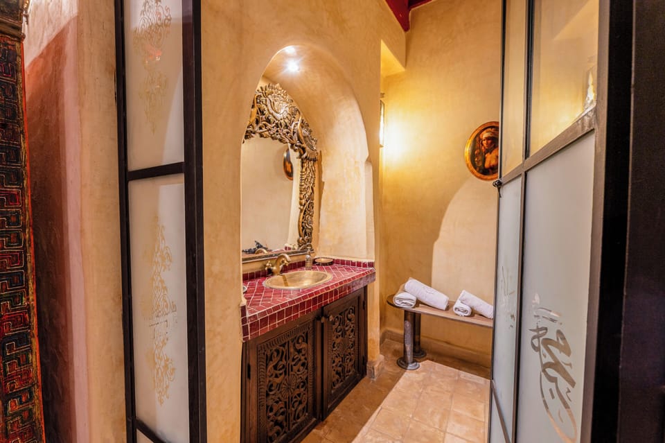 Mamounia Luxury Double Room | Bathroom | Shower, designer toiletries, hair dryer, bathrobes