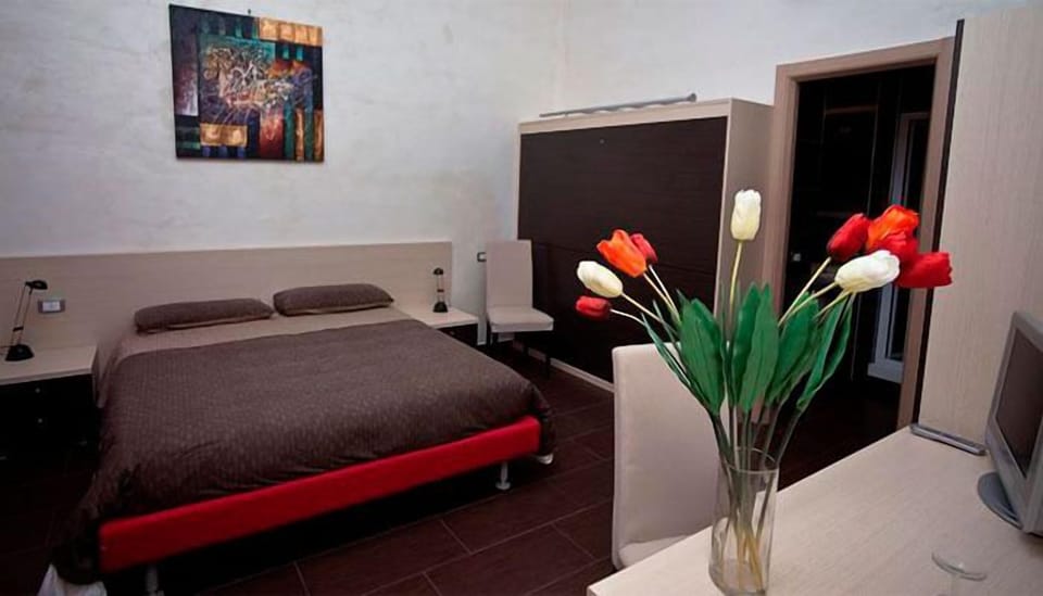 Double Room | 6 bedrooms, minibar, in-room safe, desk