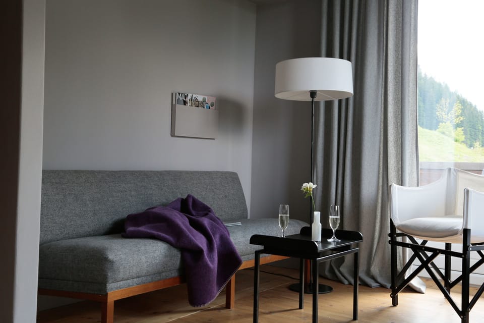 Premium bedding, desk, bed sheets