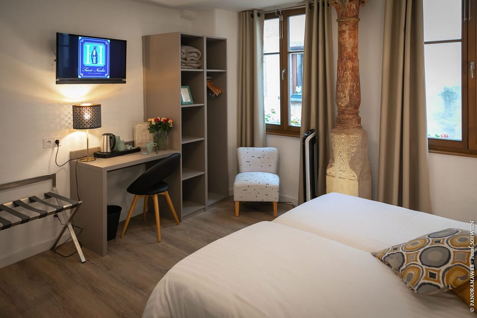 Family Suite, Non Smoking, Bathtub | Premium bedding, WiFi (free), individually decorated