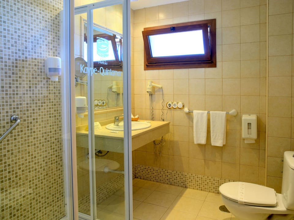Double Room, Sea View (2 Adults and 1 Child) | Bathroom | Hair dryer, towels