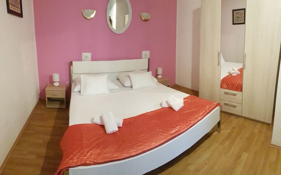 Double Room | Desk, soundproofing, iron/ironing board, free WiFi