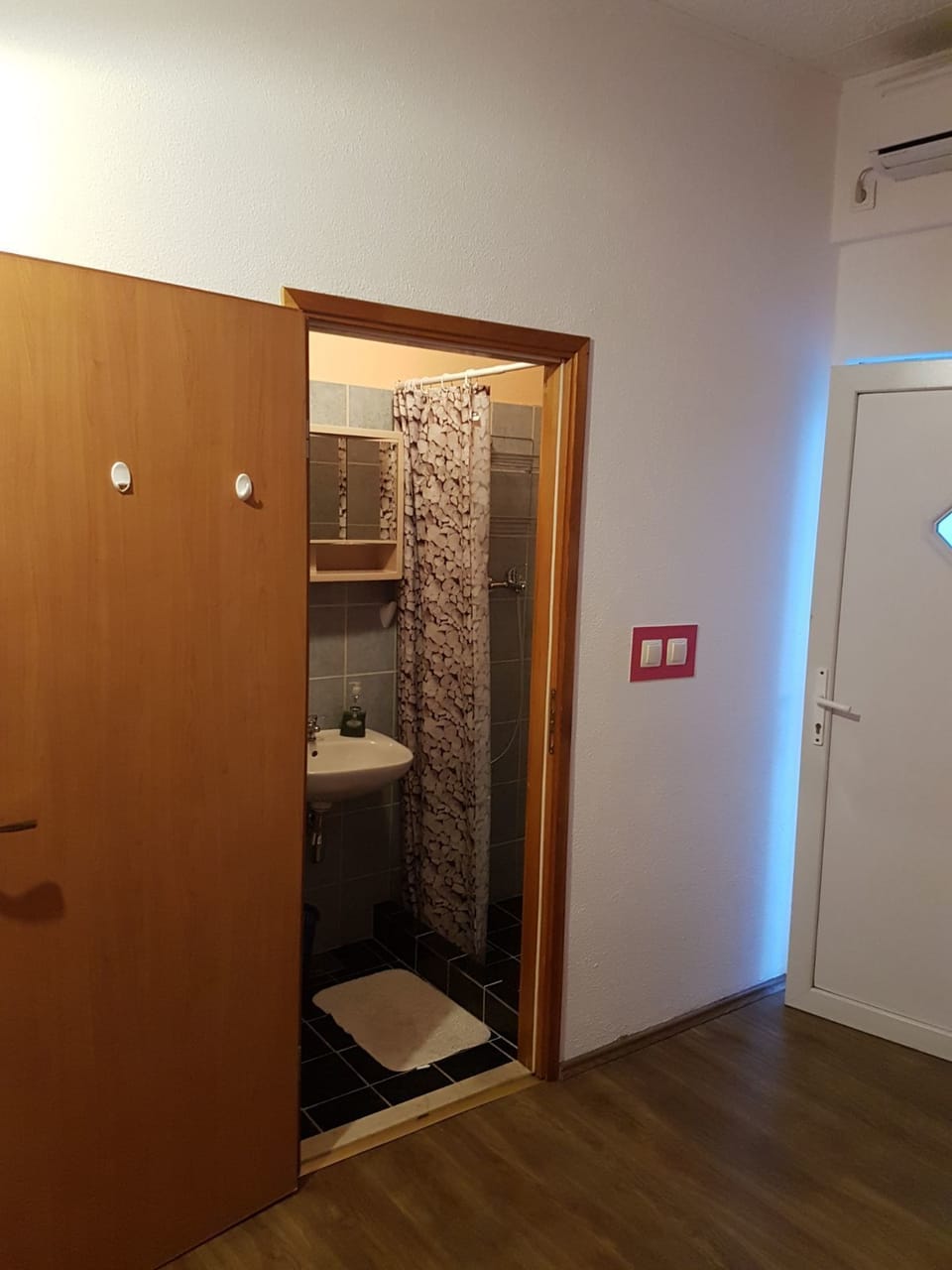Quadruple Room | Bathroom | Shower, hair dryer, towels
