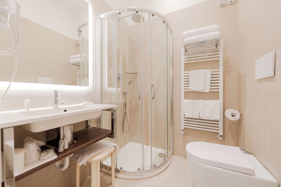 Economy Double Room | In-room safe, soundproofing, free WiFi, bed sheets