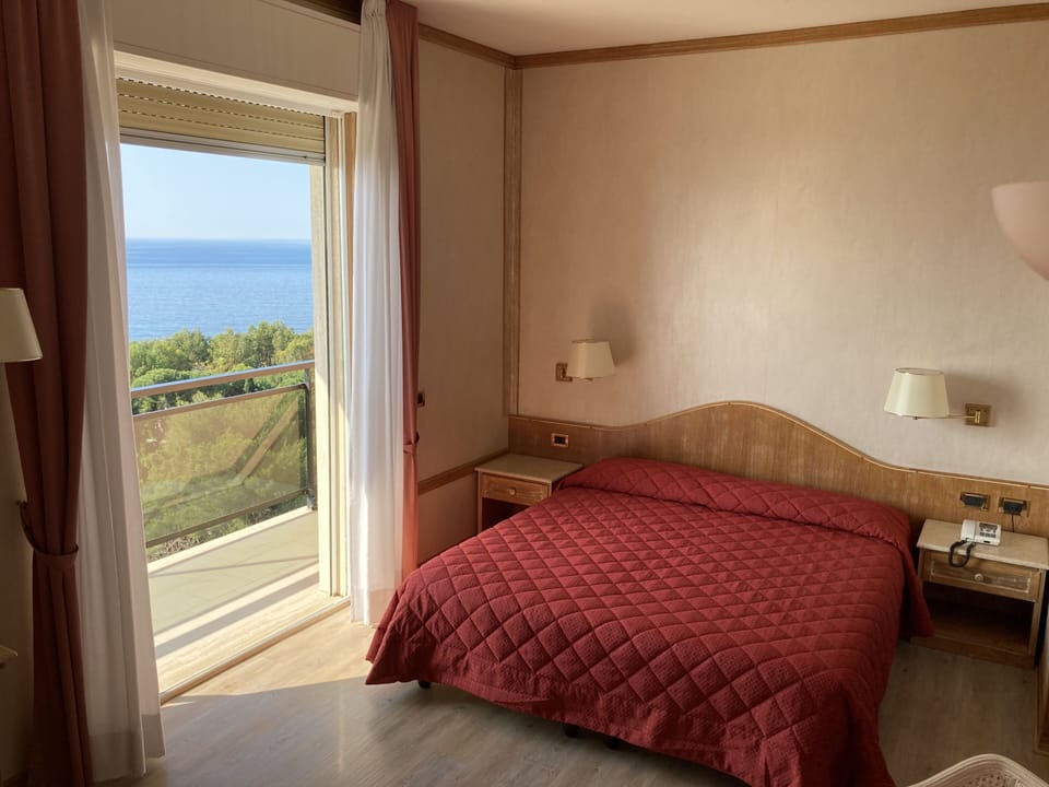 In-room safe, desk, soundproofing, cribs/infant beds