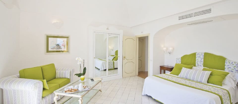 Junior Suite | Minibar, in-room safe, soundproofing, free WiFi
