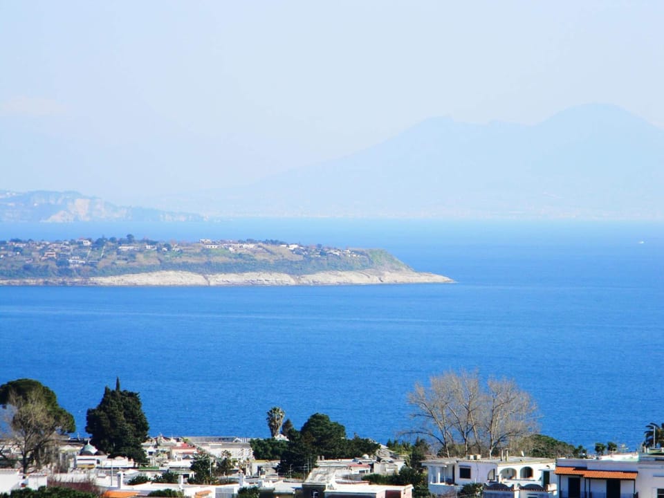 Private beach nearby, beach umbrellas