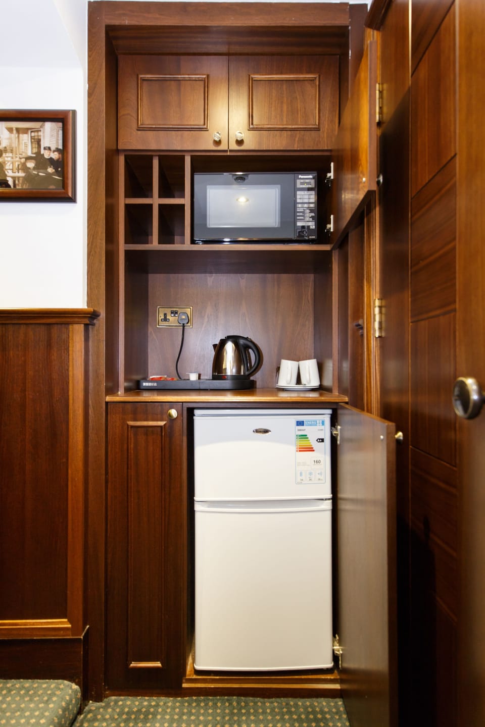 Superior Double Room (With Outside Shared Patio) | Coffee and/or coffee maker