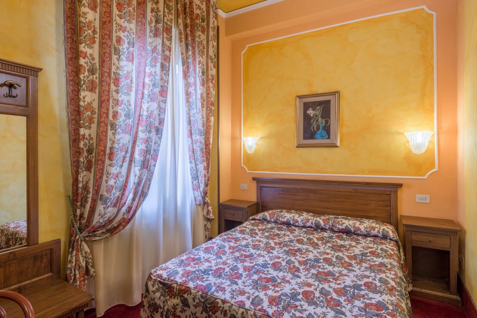 1 bedroom, premium bedding, minibar, in-room safe