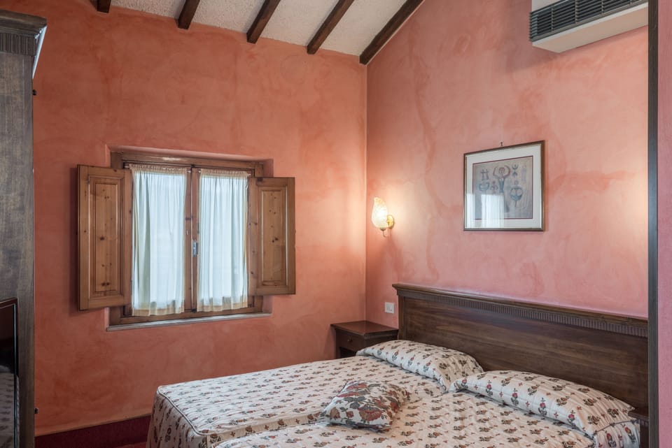 Double Room | 1 bedroom, premium bedding, minibar, in-room safe