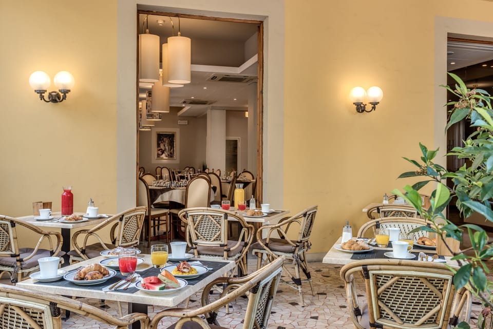 Daily buffet breakfast for a fee