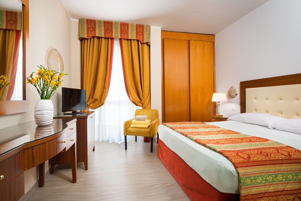 Minibar, in-room safe, desk, free WiFi