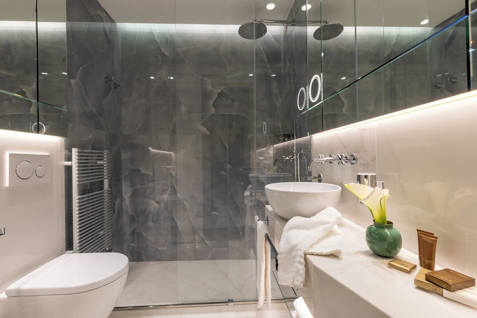 Executive Triple Room | Bathroom | Shower, hydromassage showerhead, eco-friendly toiletries, hair dryer