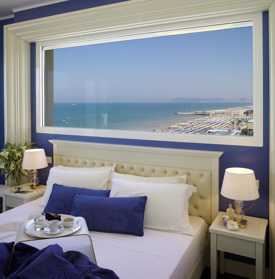 Luxury Double or Twin Room | Premium bedding, minibar, in-room safe, desk