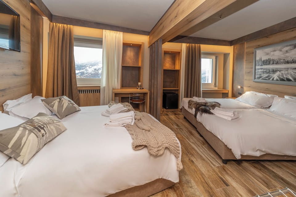 Quadruple Room | Hypo-allergenic bedding available, down comforters, minibar