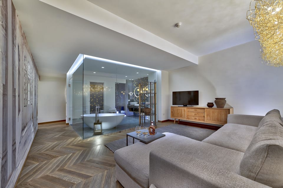 Vital Design Executive Suite with Sauna | Premium bedding, minibar, in-room safe, desk