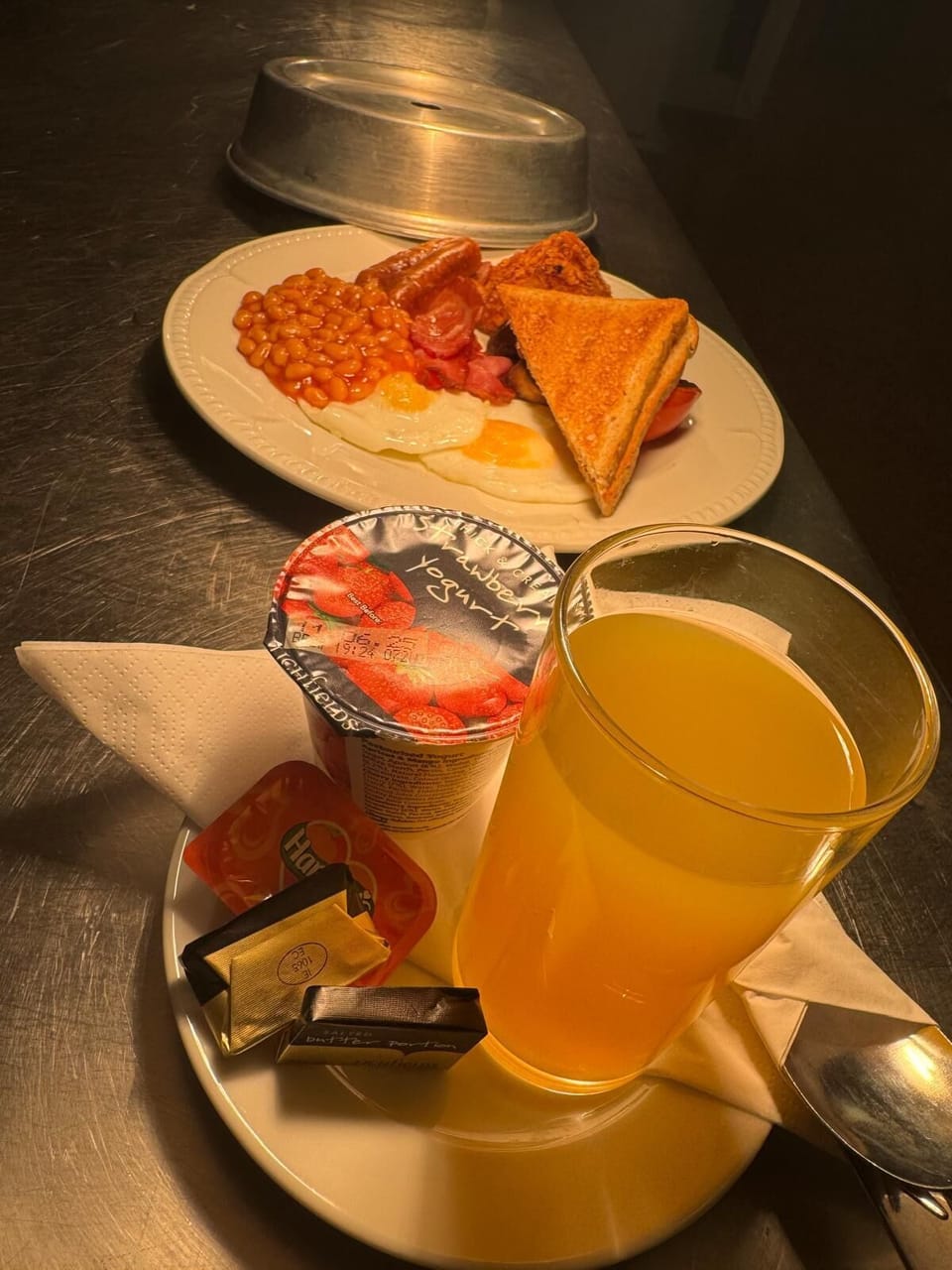 Daily English breakfast (GBP 10.5 per person)