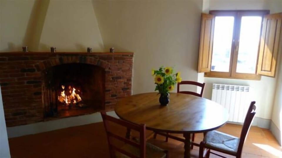 Apartment, 1 Bedroom 150m From Villa Le Barone | Living area