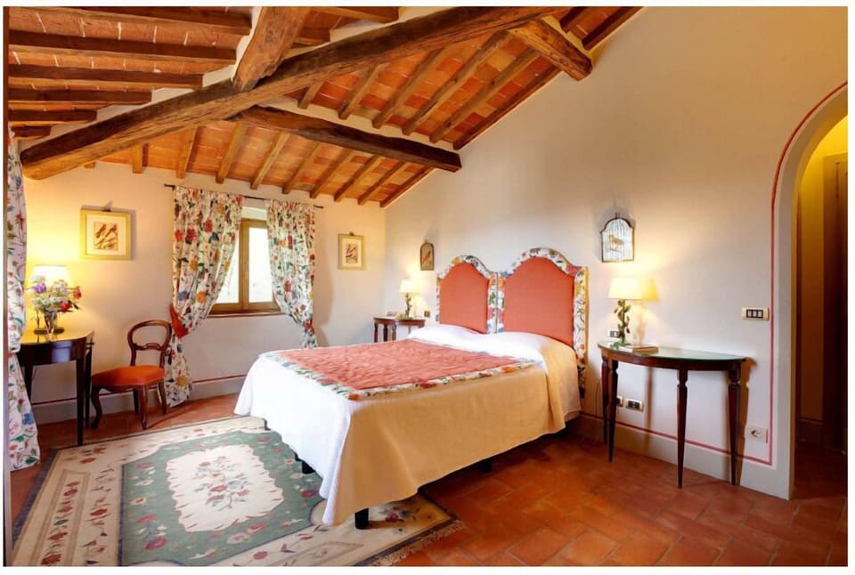 Deluxe Double Room Located In The Recently Renovated Casa Conca D'Oro In San Leolino | Premium bedding, minibar, in-room safe, individually decorated