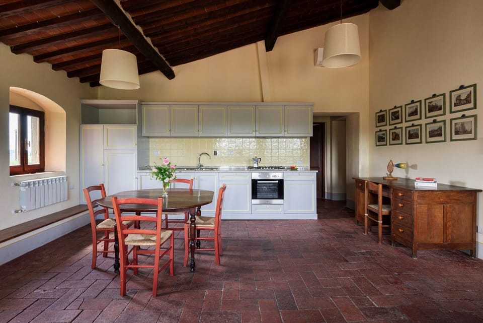 Apartment, 3 Bedroom 150m From Villa Le Barone | Living area