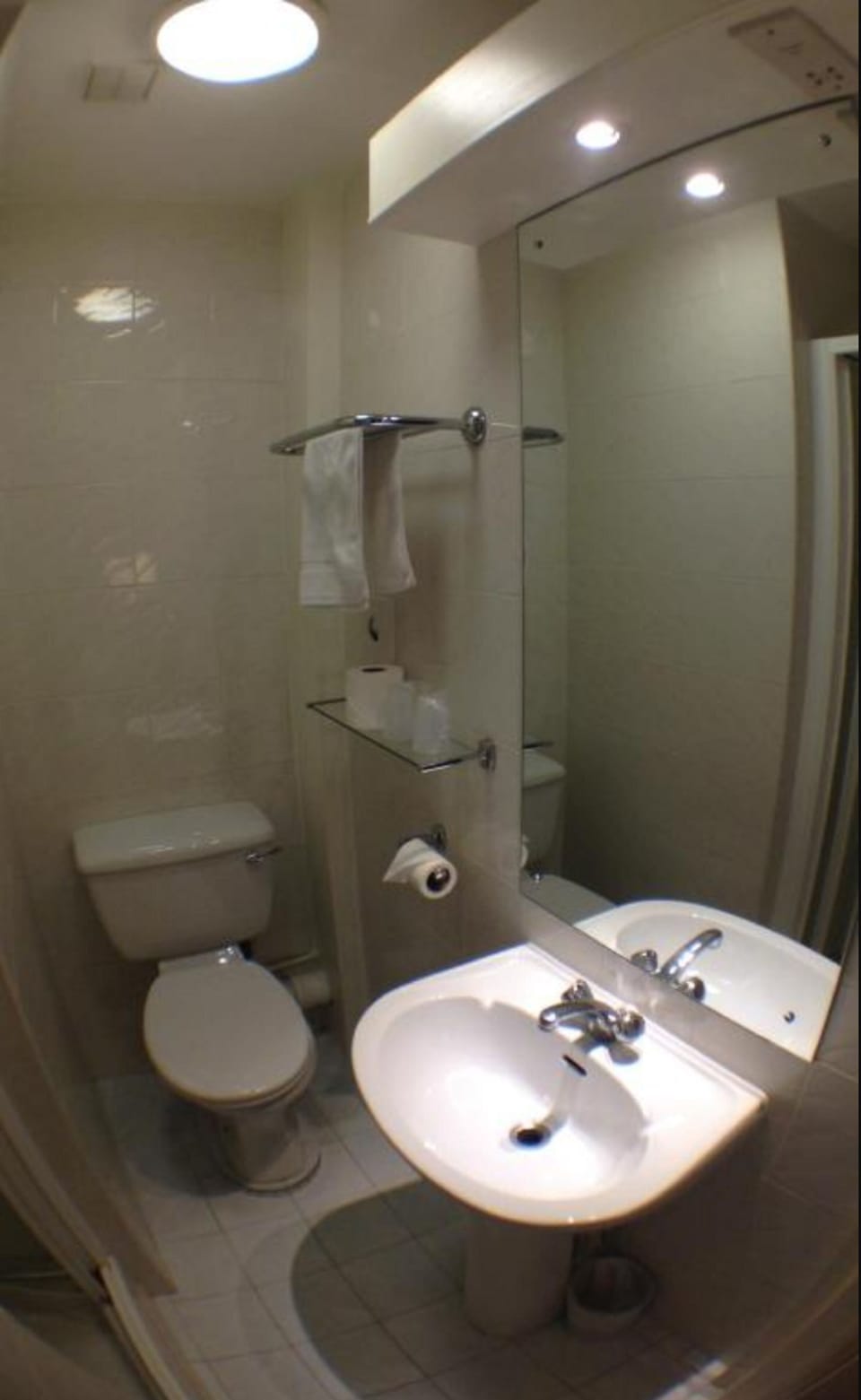 Basic Double Room | Bathroom | Hair dryer, towels