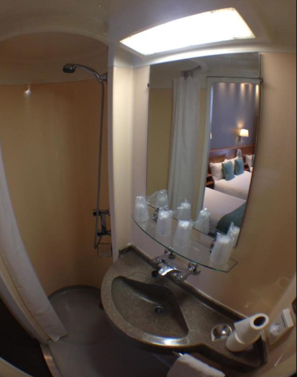Quadruple Room | Bathroom | Hair dryer, towels