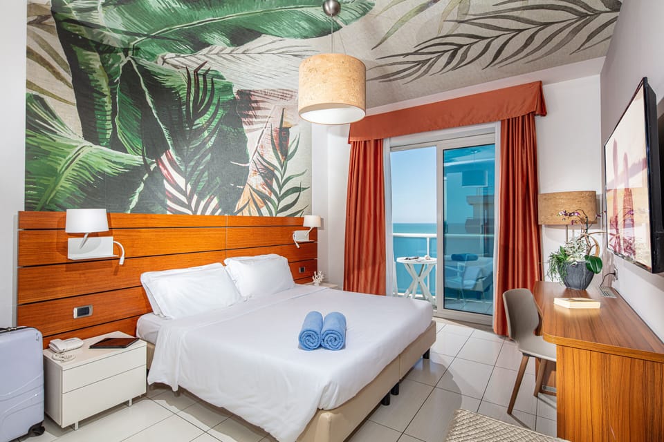 Superior Room | In-room safe, desk, soundproofing, WiFi (free)