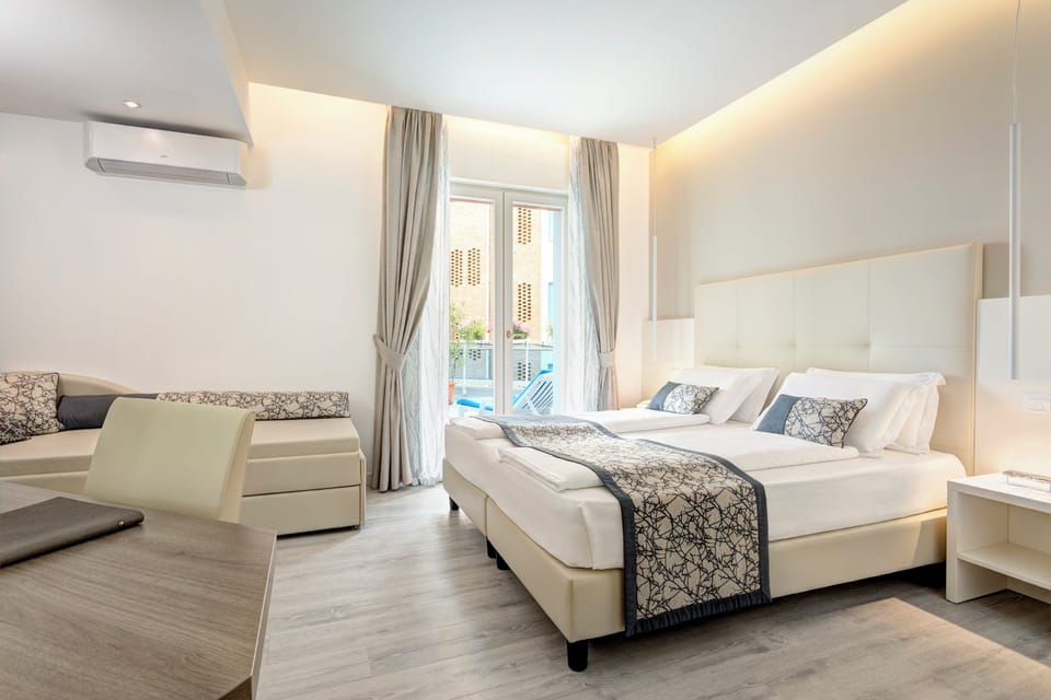 Superior Room | Hypo-allergenic bedding, minibar, in-room safe, desk