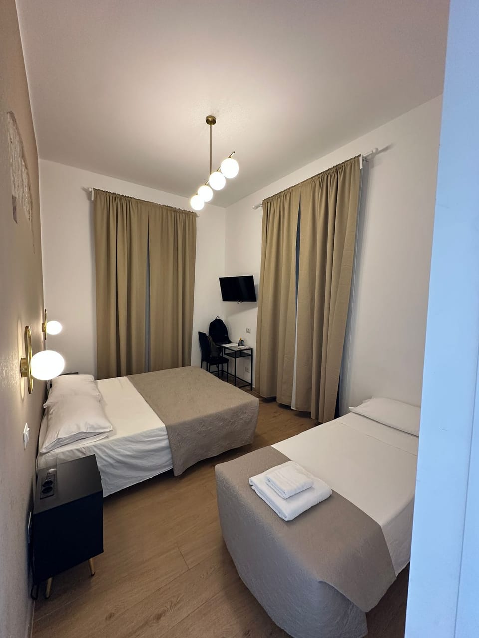 Triple Room | Desk, blackout drapes, free WiFi, bed sheets
