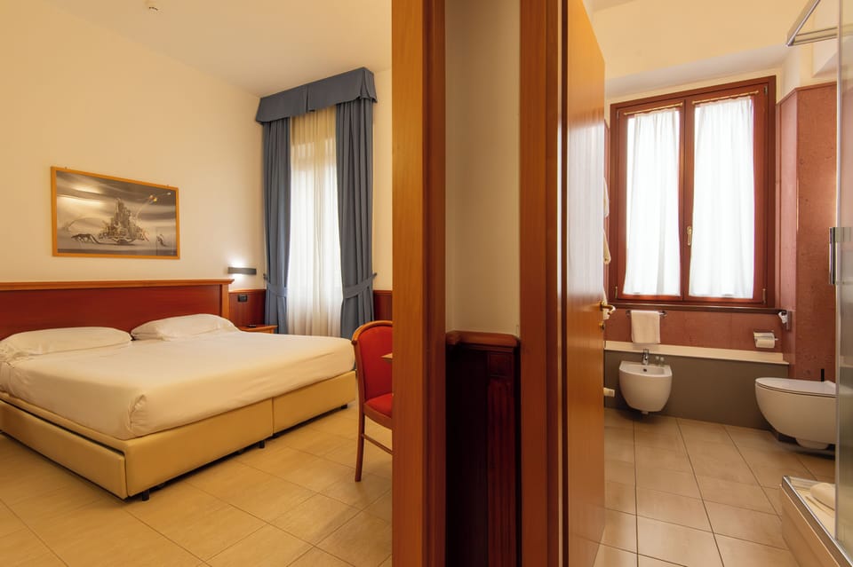 Standard Double Room | Minibar, in-room safe, blackout drapes, soundproofing