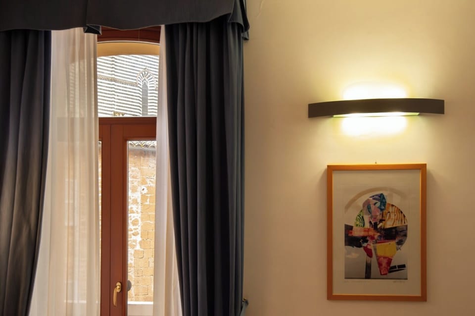 Executive Room | Minibar, in-room safe, blackout drapes, soundproofing