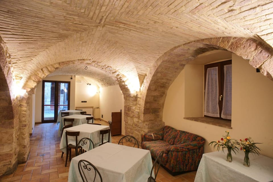 Breakfast, lunch, dinner served; Italian cuisine 