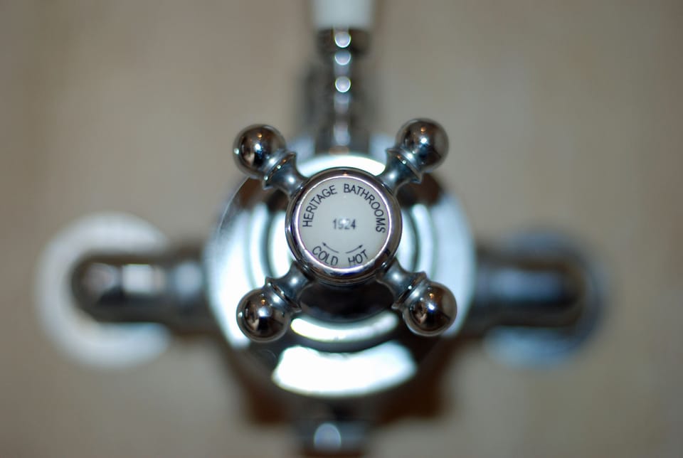 Bathroom sink
