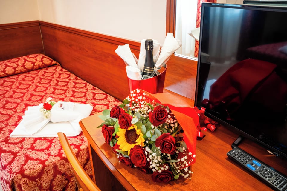Premium bedding, down comforters, minibar, in-room safe