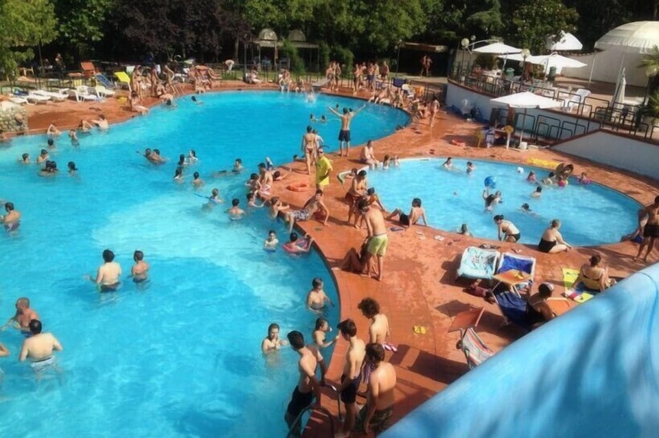2 outdoor pools