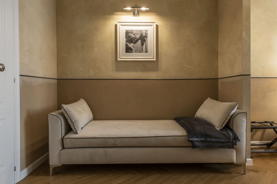 Deluxe Room | Living area | TV