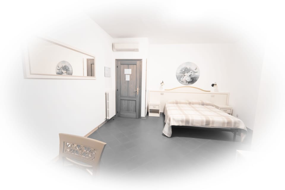 Free rollaway beds, free WiFi