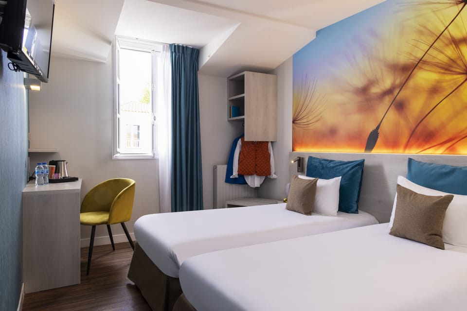 Twin Room | Desk, soundproofing, iron/ironing board, free WiFi