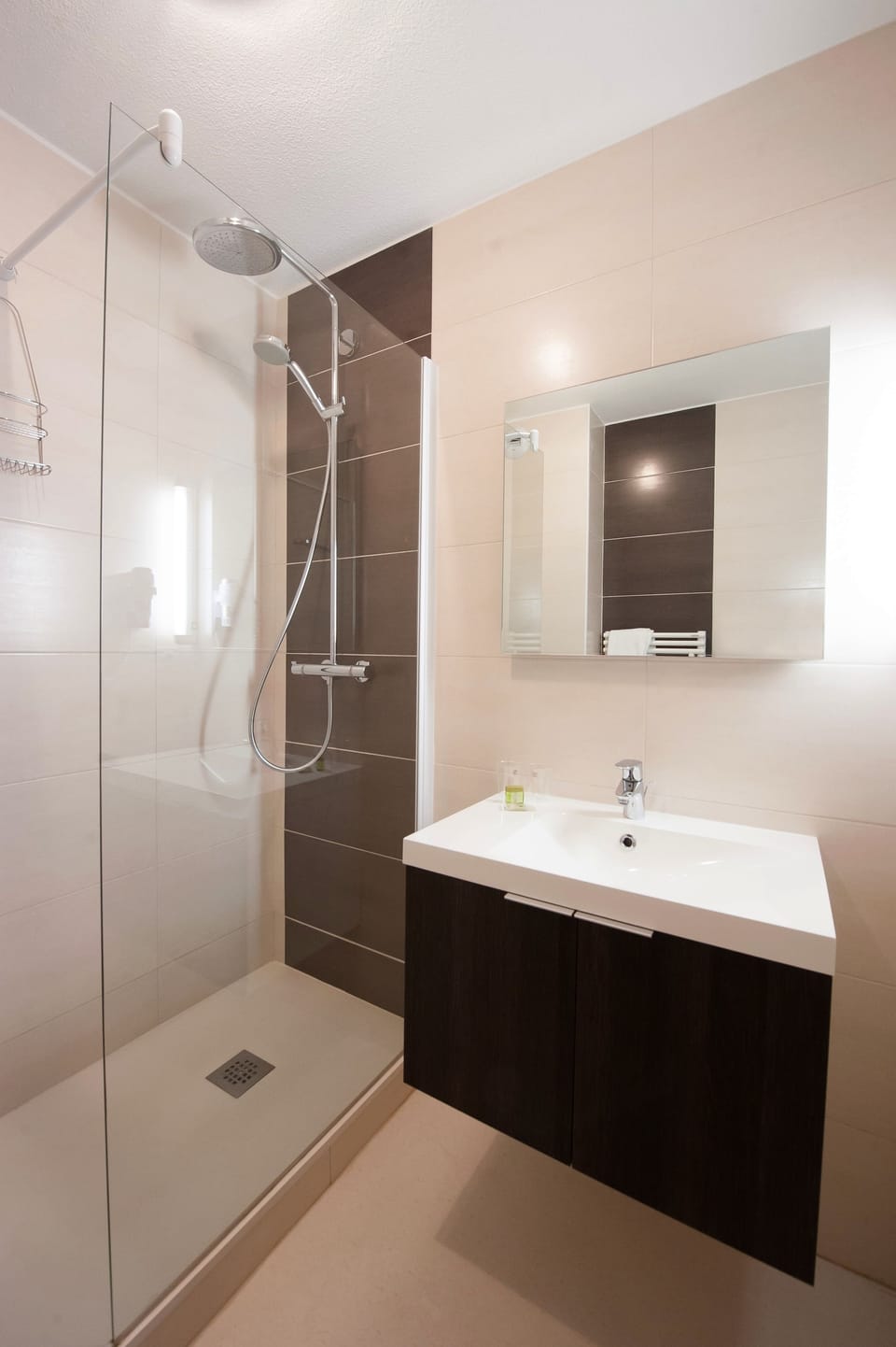 Triple Room, Balcony | Bathroom | Shower, rainfall showerhead, free toiletries, hair dryer