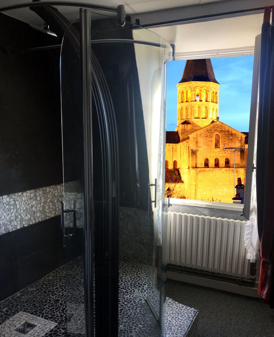 Shower, rainfall showerhead, free toiletries, hair dryer