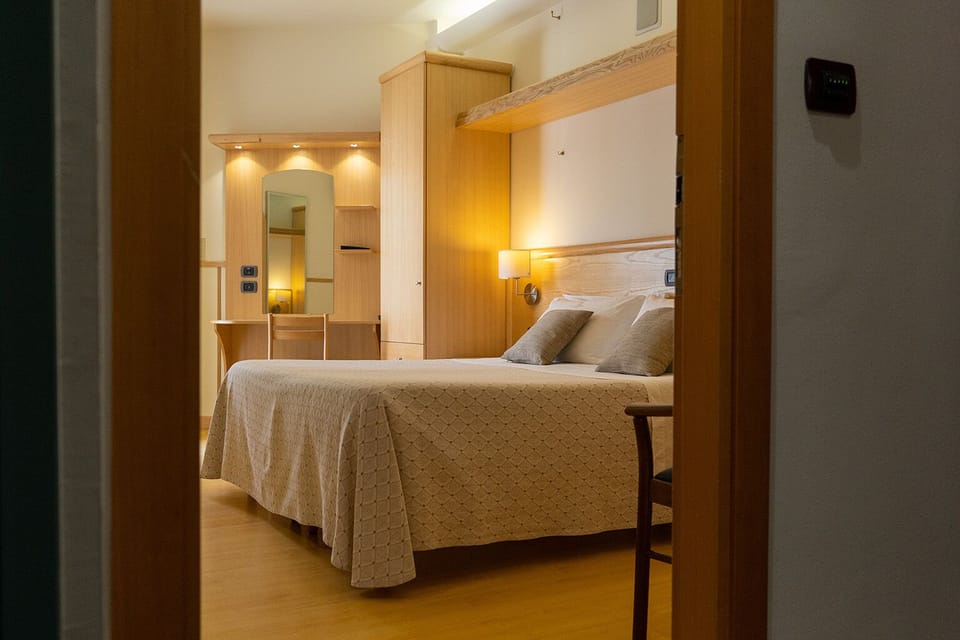 Classic Double Room | In-room safe, desk, free WiFi, bed sheets