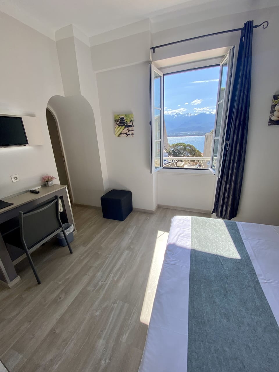 Comfort Double Room | Desk, soundproofing, free cribs/infant beds, free rollaway beds