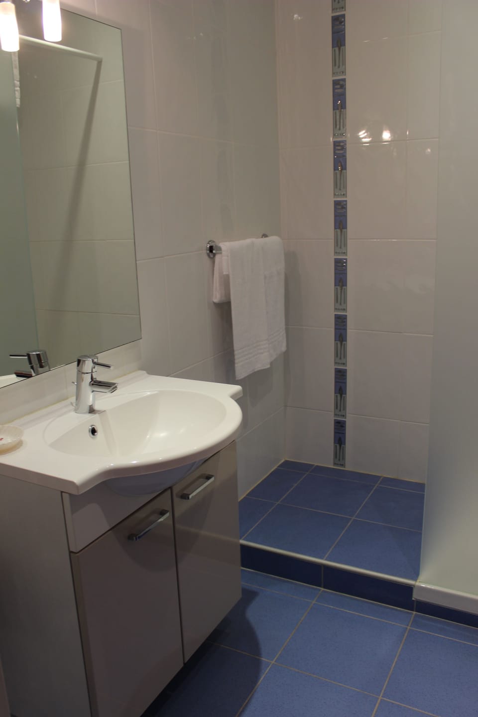 Hair dryer (on request), towels