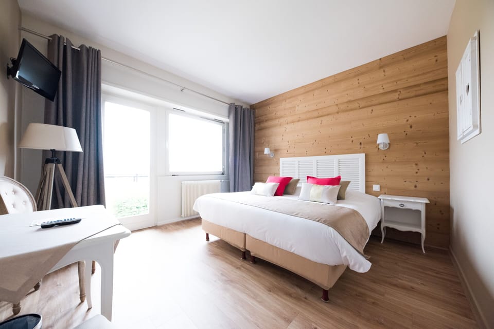 Executive Double Room | Desk, soundproofing, WiFi (free)