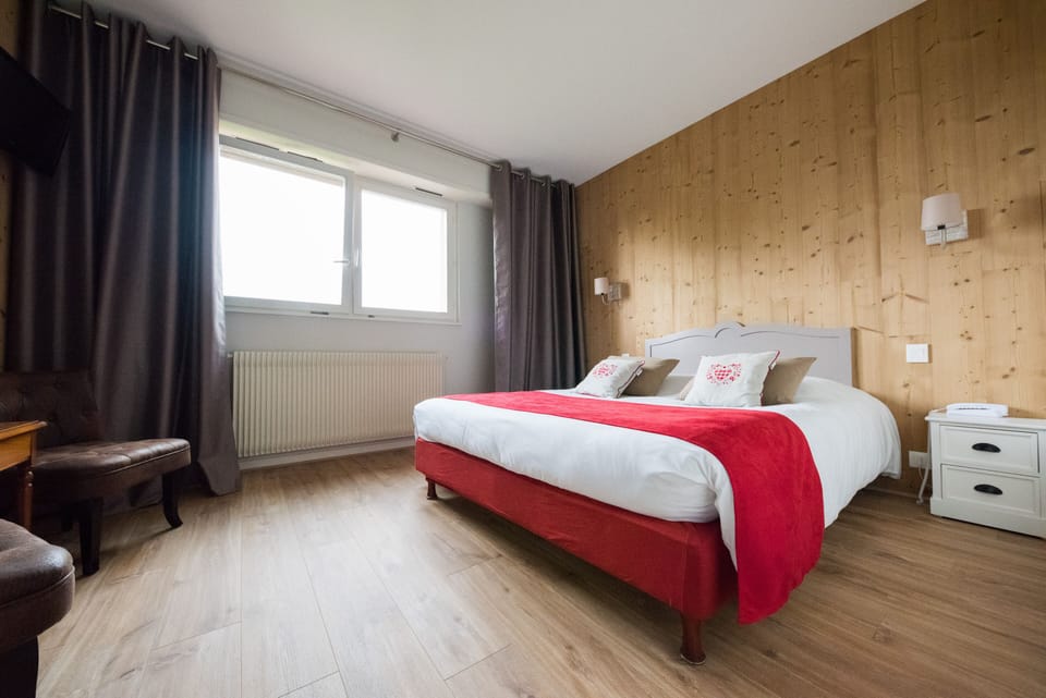 Executive Double Room | Desk, soundproofing, WiFi (free)