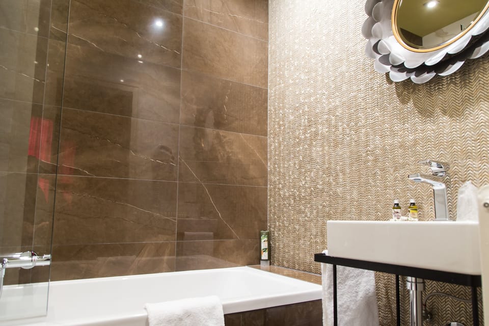 Free toiletries, hair dryer, bathrobes, towels